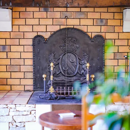 L'antre Des Bastides 住宿加早餐酒店